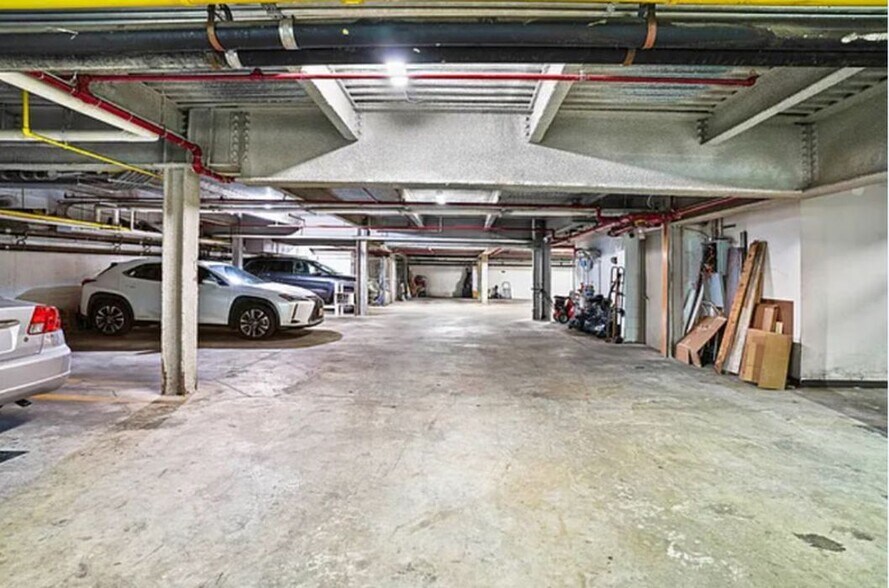 More Photos Of 11882 Metropolitan Ave, Kew Gardens Office For Sale
