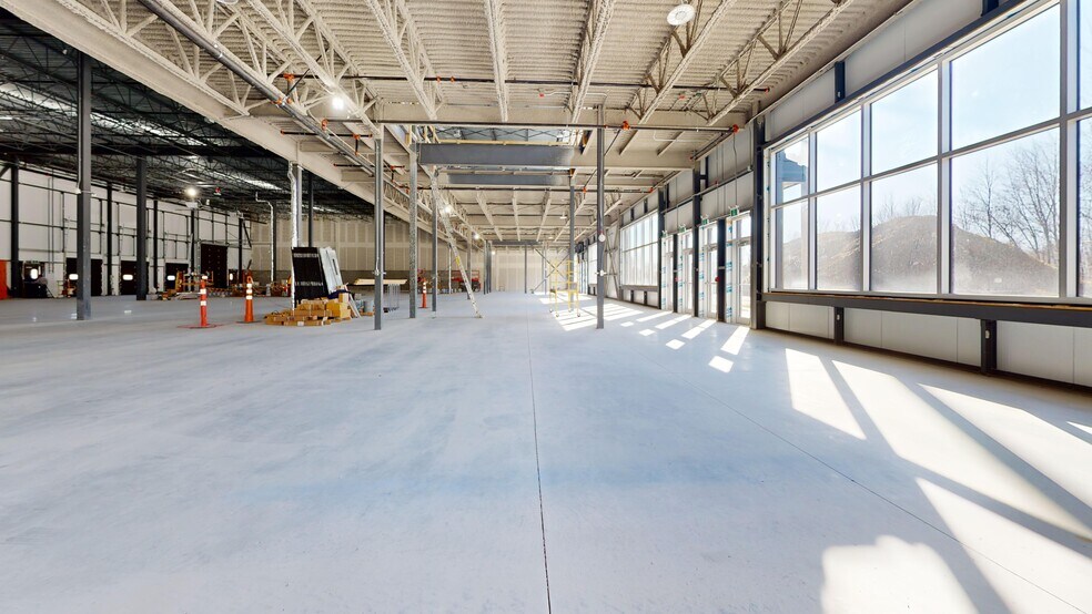 More Photos Of 100 Blvd Jean-Baptiste-Rolland O, Saint-jerome Unknown For Lease