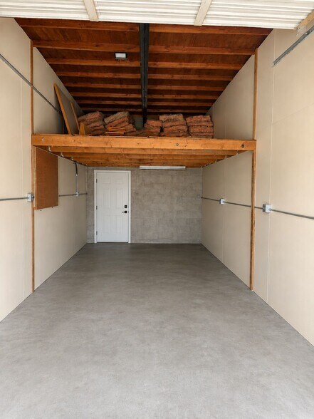 More Photos Of 1625 Starkey Rd, Largo Service For Lease