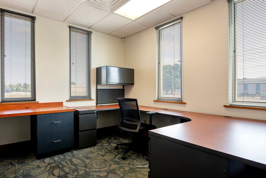 More Photos Of 7801 NW Freedom Ave, North Canton Warehouse For Lease