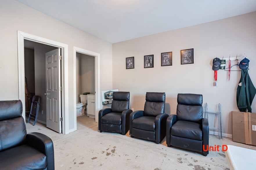 More Photos Of 8758 IN-9, Pendleton Light Manufacturing For Sale