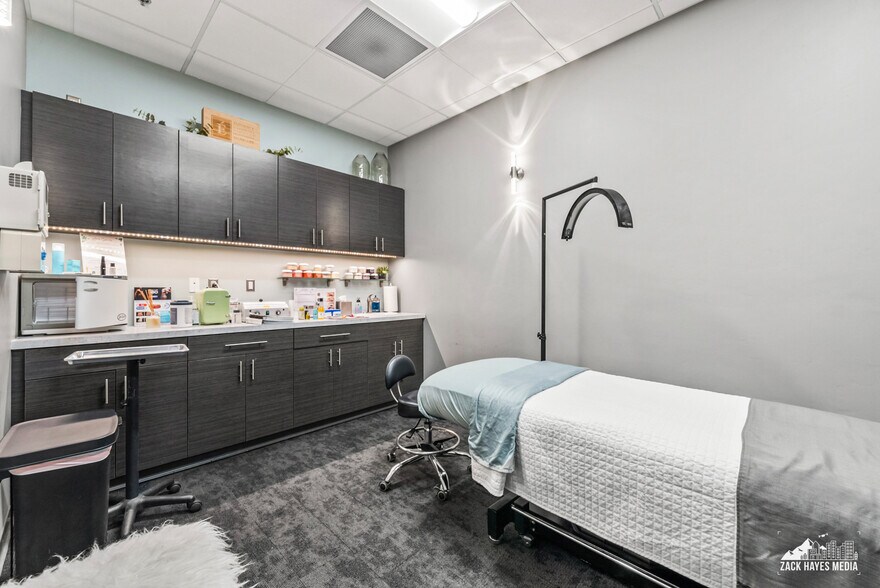 More Photos Of 11260 Old Seward Hwy, Anchorage Office For Sale