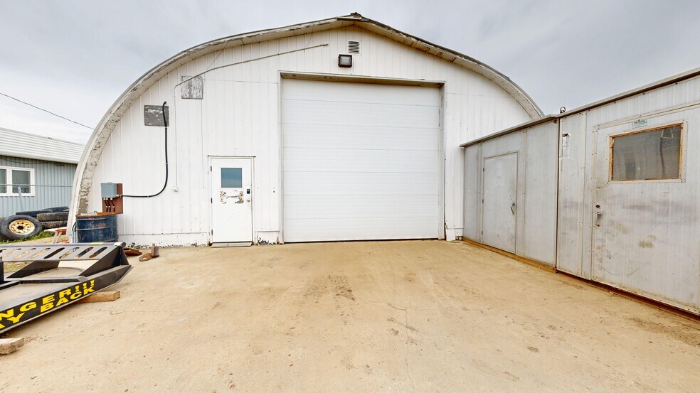 More Photos Of 3804-47 Ave, Stettler Warehouse For Sale