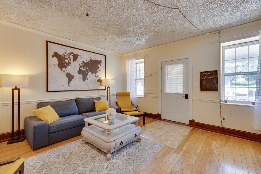More Photos Of 1053 Washington St, Harpers Ferry Hospitality For Sale