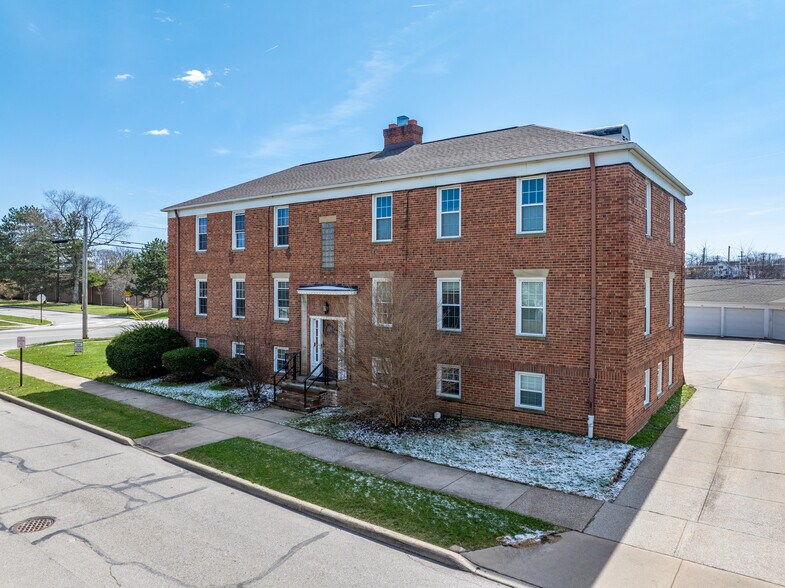 More Photos Of 2392 Wooster Rd, Rocky River Apartments For Sale