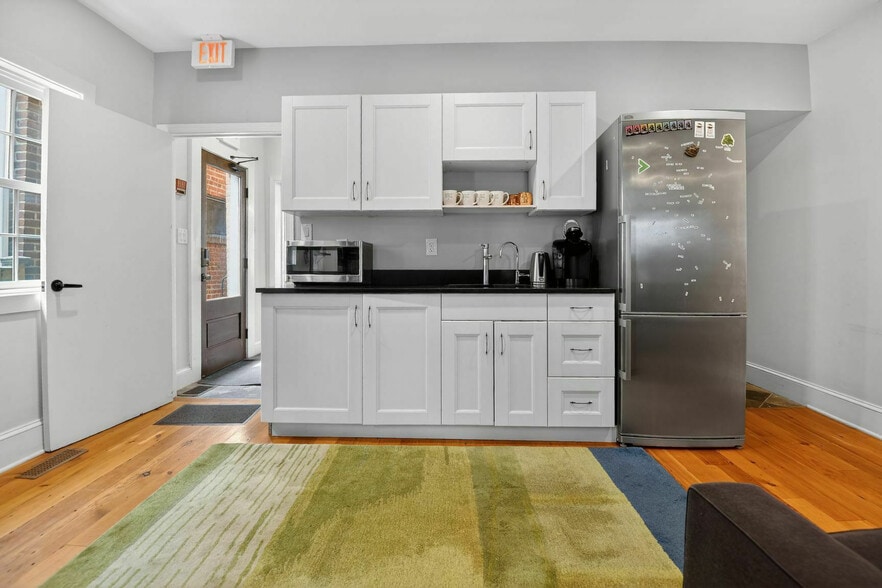 More Photos Of 110 S Columbus St, Alexandria Storefront Retail Office For Sale