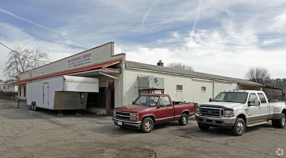 Primary Photo Of 925 Mulberry St, Loudon Showroom For Sale