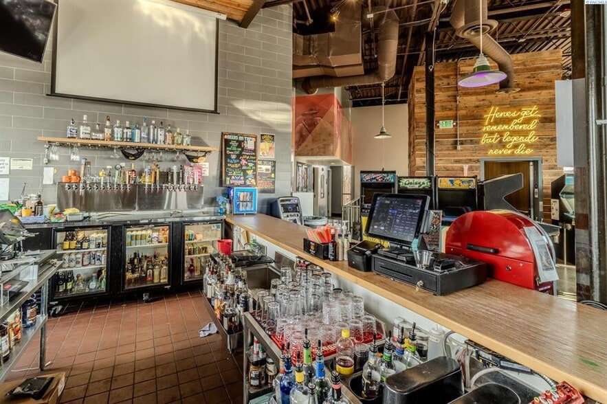More Photos Of 1022 N Columbia Center Blvd, Kennewick Restaurant For Lease