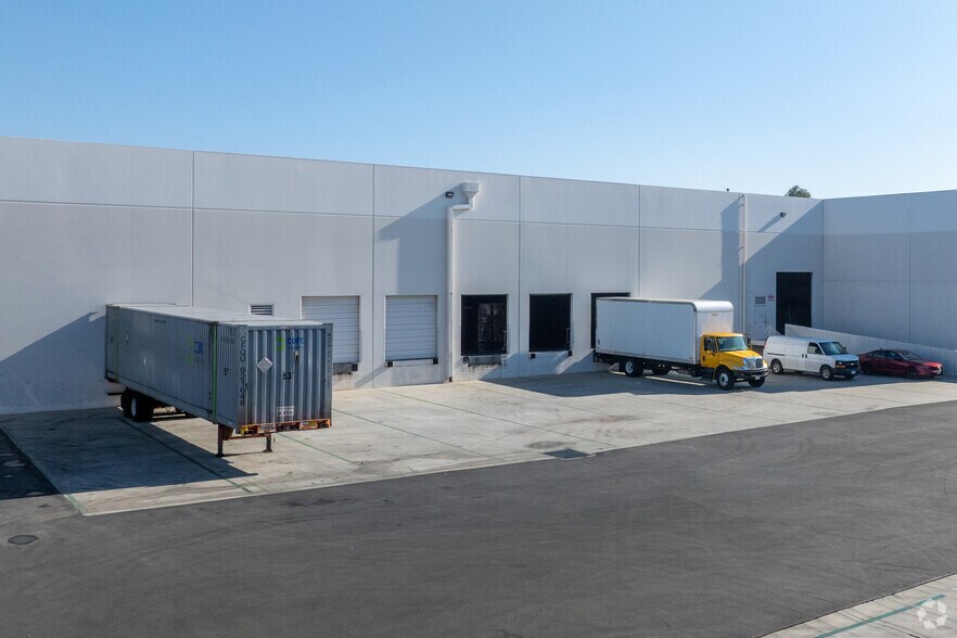 More Photos Of 5780 Smithway St, Commerce Warehouse For Lease