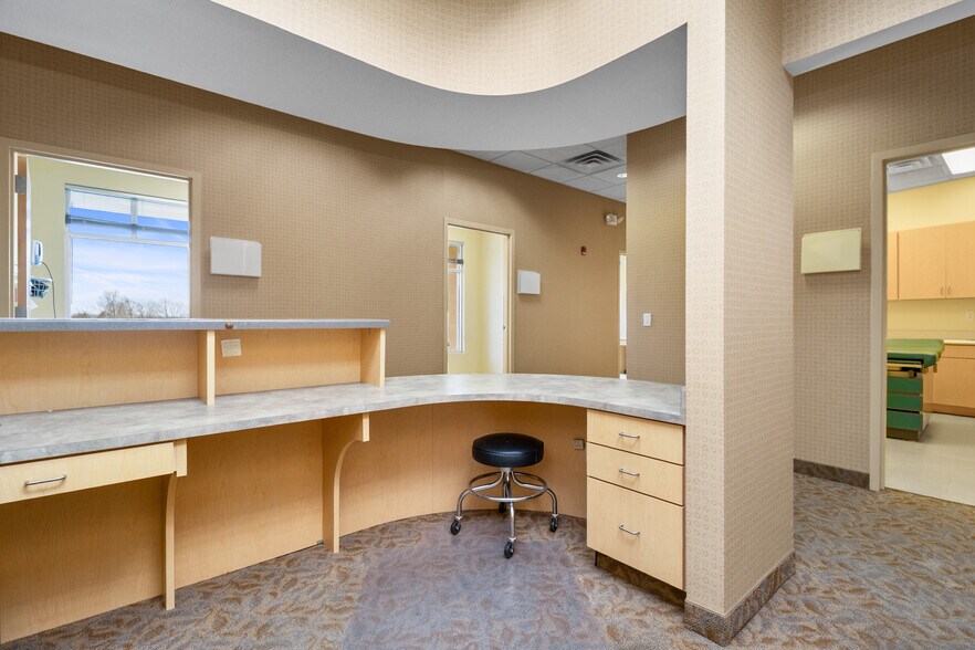 More Photos Of 200 City Hill Dr, London Medical For Sale