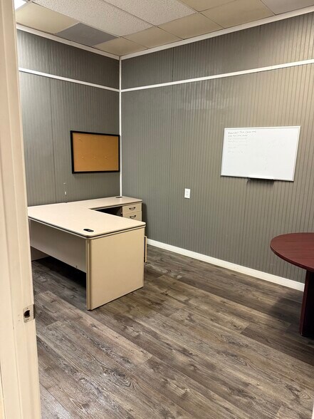 More Photos Of 205 E Dailey St, Kenedy Warehouse For Sale