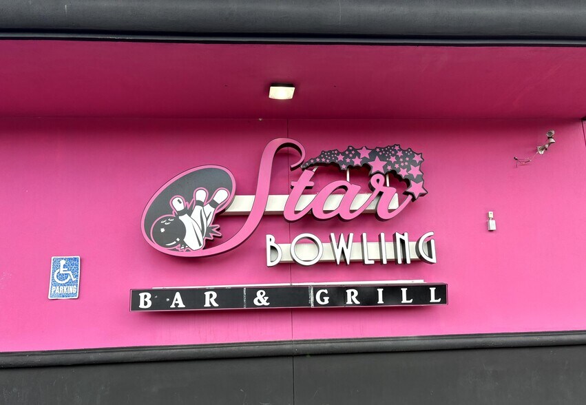 Primary Photo Of 4180 Pinkston St, Beaumont Bowling Alley For Sale