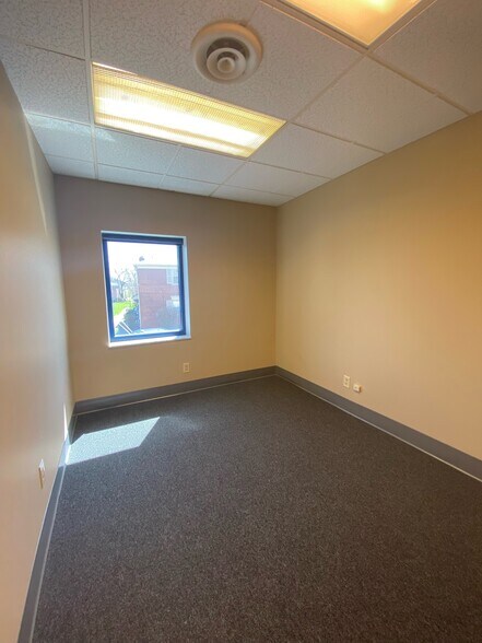 More Photos Of 1890 Northwest Blvd, Columbus Office For Lease