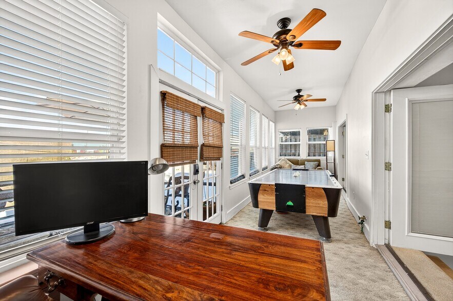 More Photos Of 205-207 E Houston St, Sherman Storefront Retail Residential For Sale