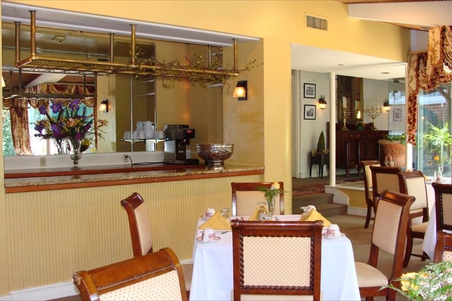 More Photos Of 201 N Pearl St, Natchez Hotel For Sale