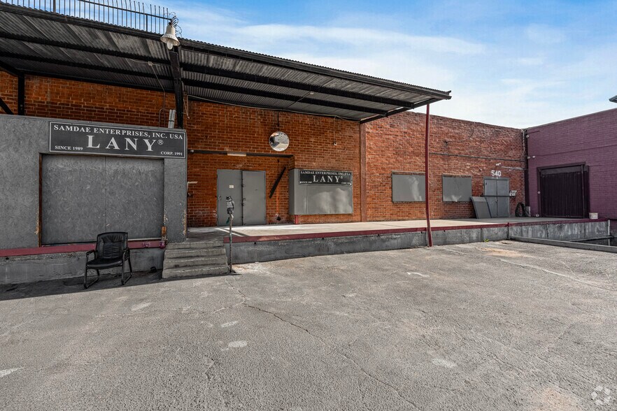 More Photos Of 540 S Crocker St, Los Angeles Industrial For Sale