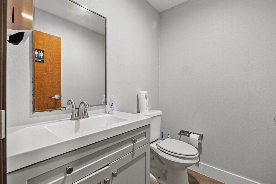 More Photos Of 1101 Willy Vester Rd, Van Alstyne Warehouse For Sale