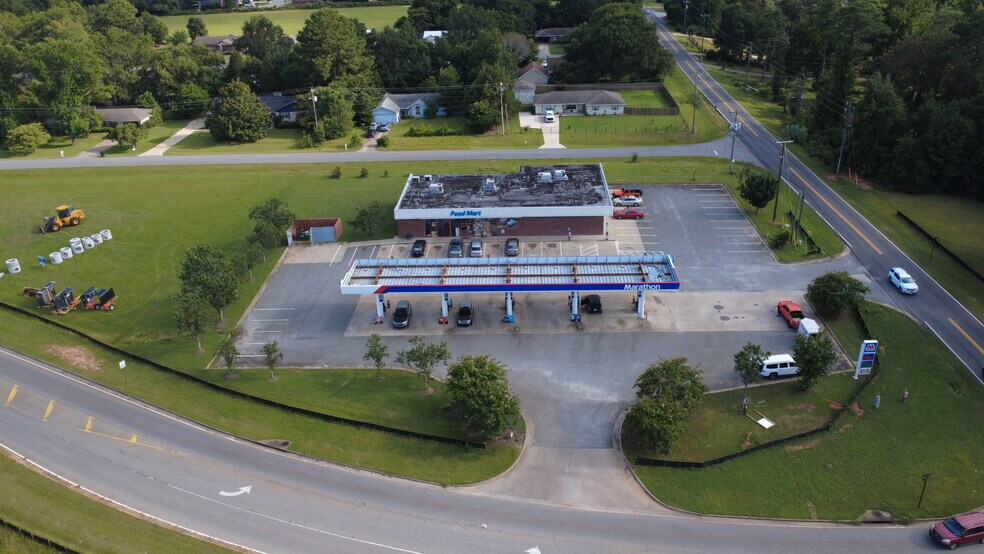More Photos Of 500 Wilson Dr, Centerville Service Station For Lease