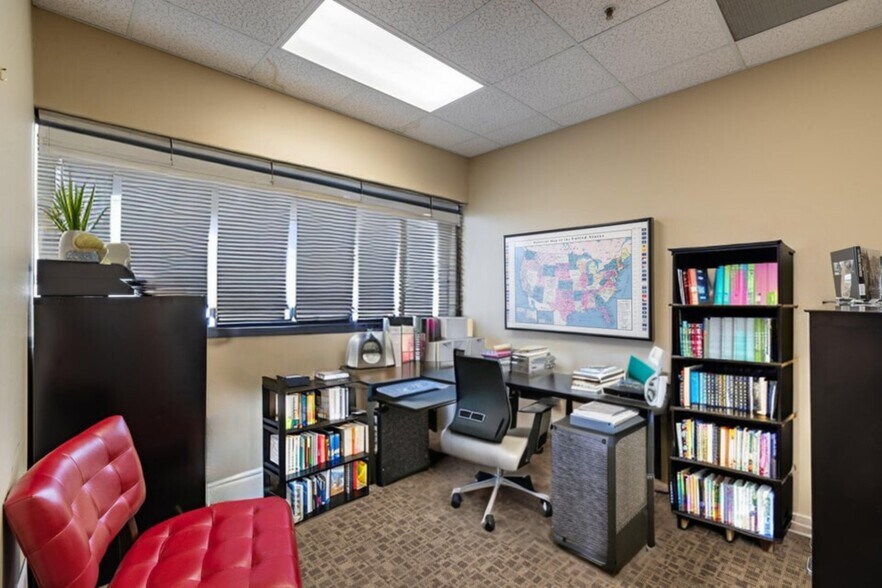 More Photos Of 700 N 3rd St, La Crosse Office For Lease