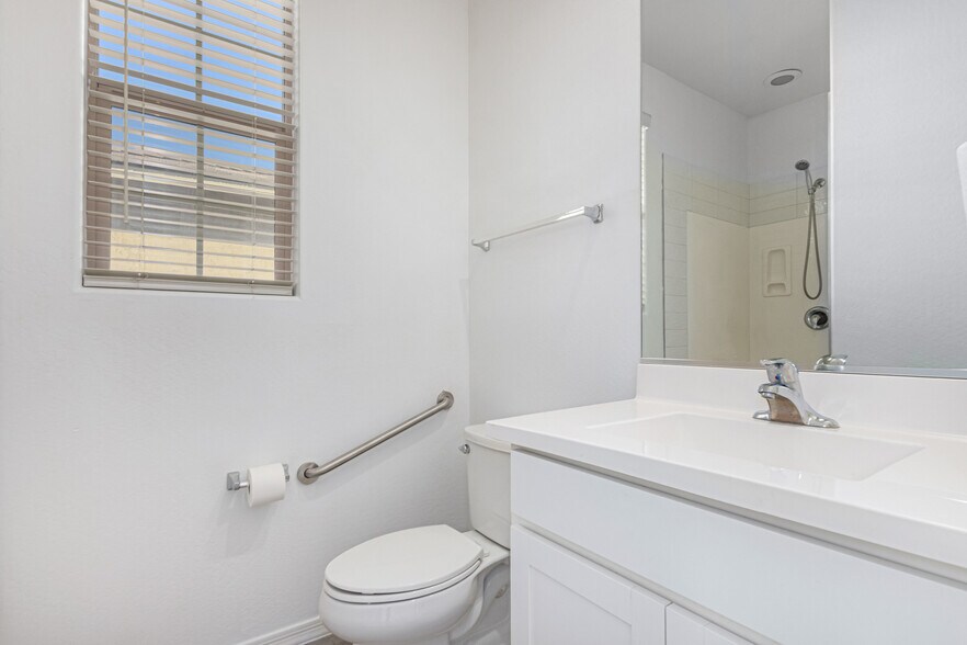 More Photos Of 10838 W San Juan Ave, Phoenix Healthcare For Sale