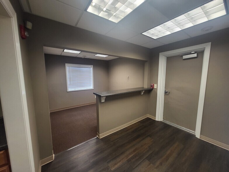 More Photos Of 901 E Loula St, Olathe Office For Lease