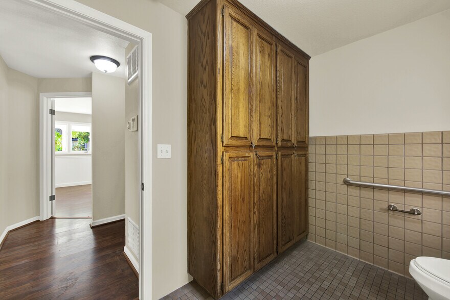 More Photos Of 354 Cernon St, Vacaville Office For Sale