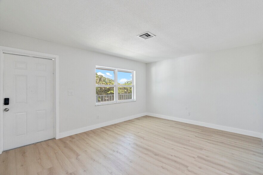 More Photos Of 1150 Carlton Ct, Fort Pierce Apartments For Sale