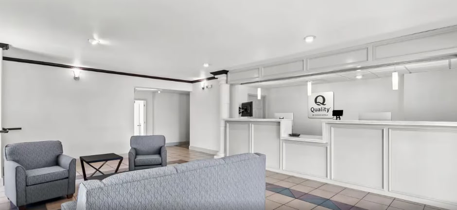 More Photos Of 106 Hasler Blvd, Bastrop Hotel For Sale