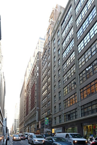 More Photos Of 230 W 39th St, New York Office For Lease