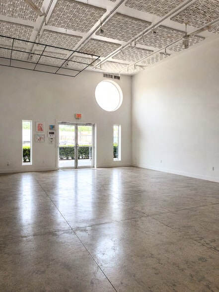More Photos Of 7608 Camp Bowie West Blvd, Fort Worth Freestanding For Sale