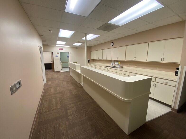 More Photos Of 2212 W Kearney St, Springfield Office For Sale