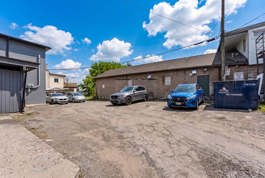 More Photos Of 5848 Ferry St, Niagara Falls General Retail For Sale