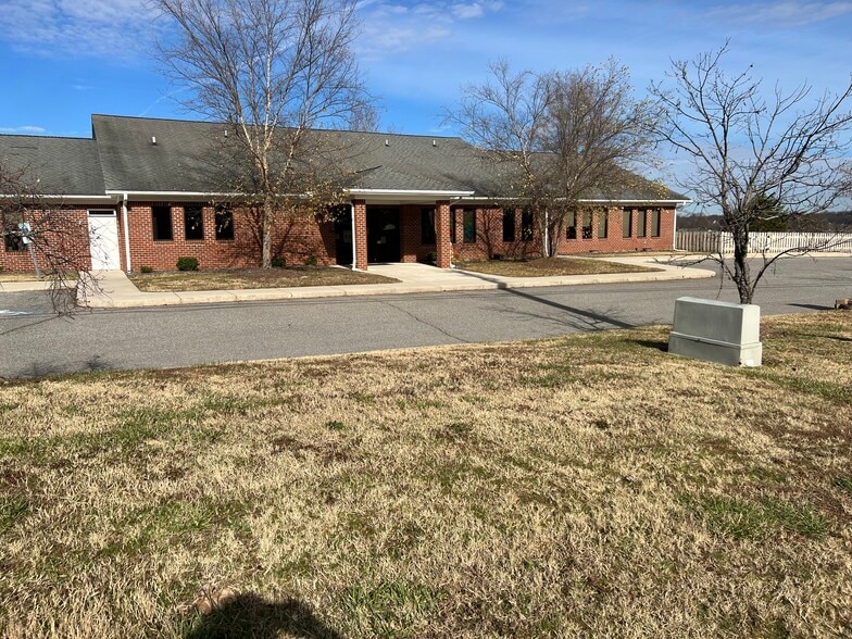 More Photos Of 1004 Old Plank Rd, High Point Daycare Center For Sale