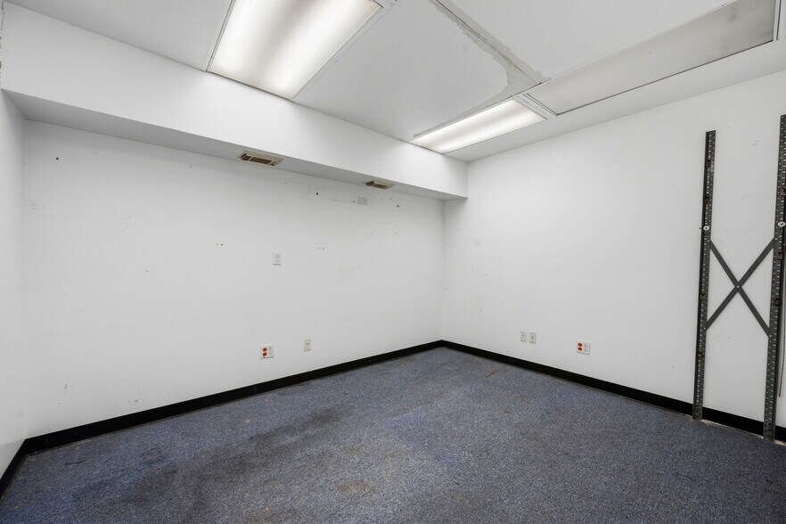 More Photos Of 901 W 18th St, Houston Warehouse For Sale