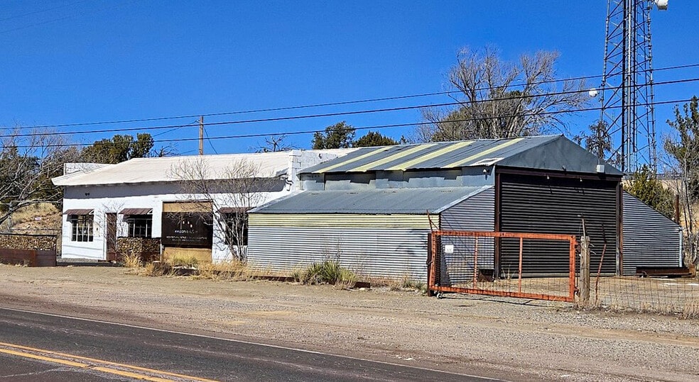 More Photos Of 1815 US Highway 66, Edgewood Flex For Sale