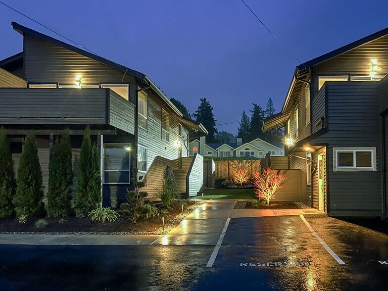 More Photos Of 906-910 6th St S, Kirkland Apartments For Sale