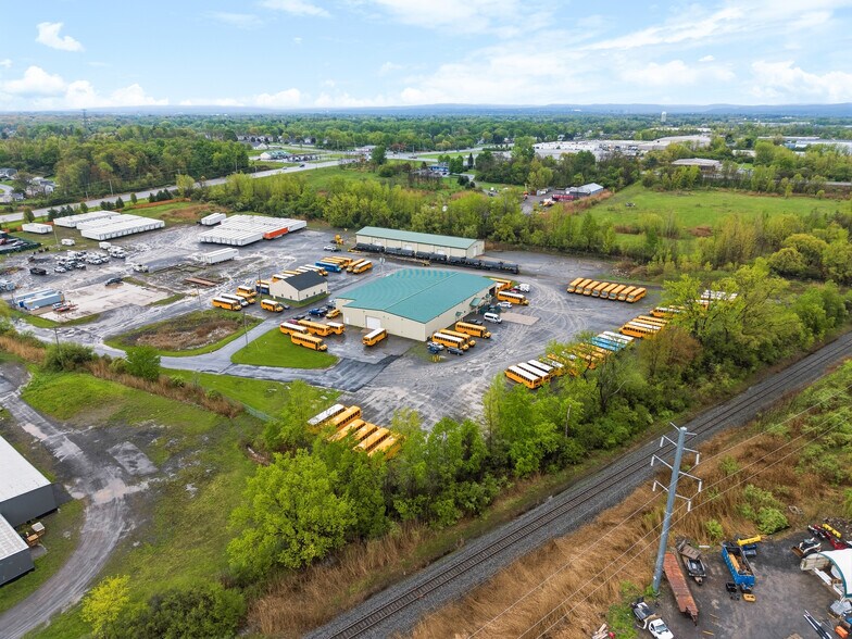 More Photos Of 7707 Henry Clay Blvd, Liverpool Warehouse For Lease