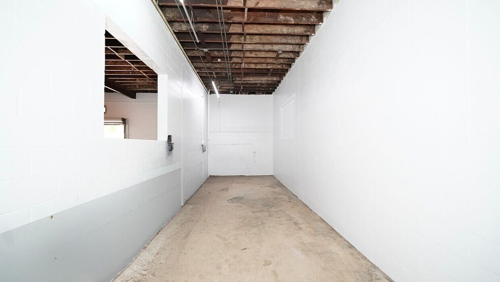 More Photos Of 2447 5th Ave S, Saint Petersburg Service For Lease