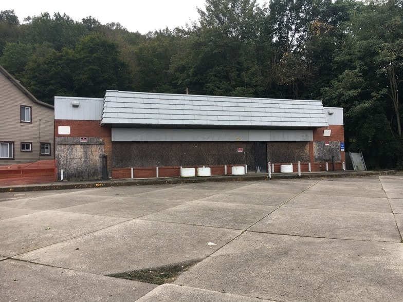 Primary Photo Of 942 Bedford St, Johnstown Service Station For Sale