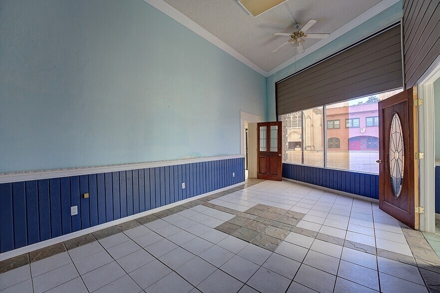More Photos Of 406 N State Line Ave, Texarkana Storefront Retail Residential For Lease