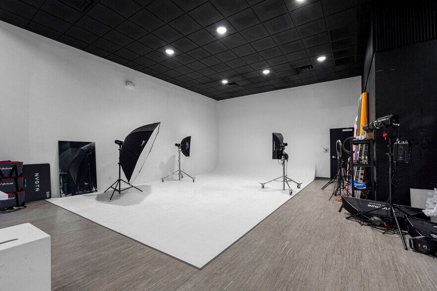 More Photos Of 18401 US Highway 19 N, Clearwater Office For Sale