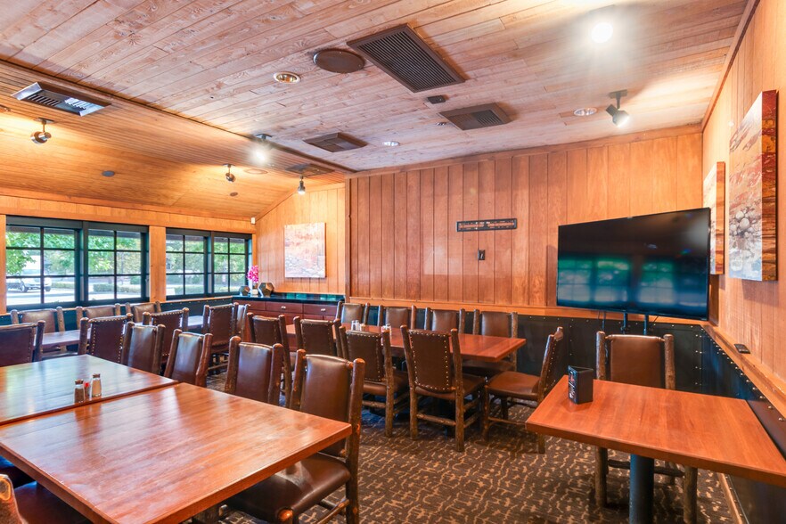 More Photos Of 1905 S Commerce Center Dr E, San Bernardino Restaurant For Lease