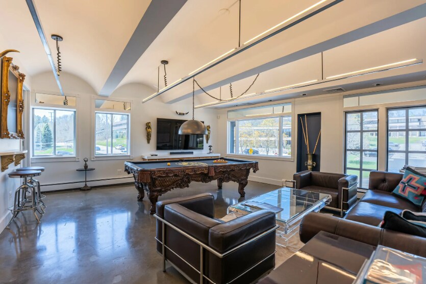 More Photos Of 51-53 W Long Lake Rd, Bloomfield Hills Office For Sale