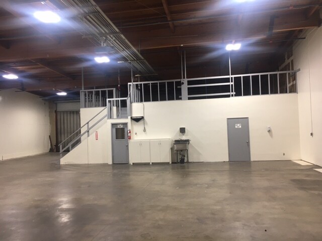 More Photos Of 380 Swift Ave, South San Francisco Warehouse For Lease