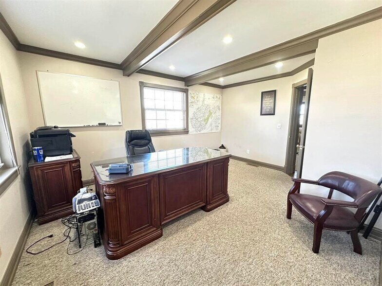 More Photos Of 701 Winchester Ave, Ashland Office For Sale