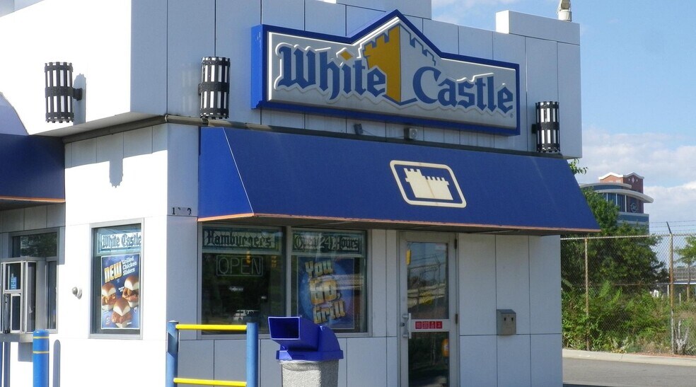 Primary Photo Of 6646 S Halsted St, Chicago Fast Food For Sale