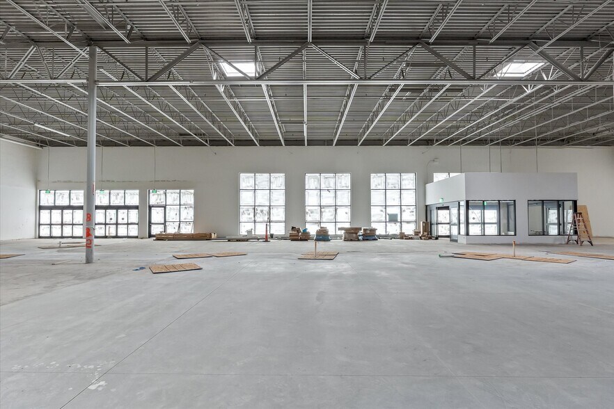 More Photos Of 2651 S Rochester Rd, Rochester Hills General Retail For Lease