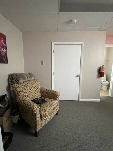 More Photos Of 3407-3421 Church St, Skokie Unknown For Lease