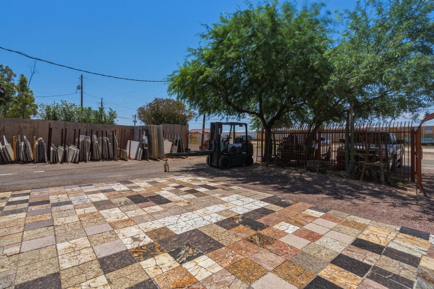 More Photos Of 3835 E Technical Dr, Tucson Warehouse For Lease