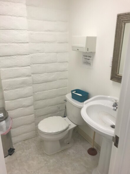 More Photos Of 178 S Victoria Ave, Ventura Medical For Lease